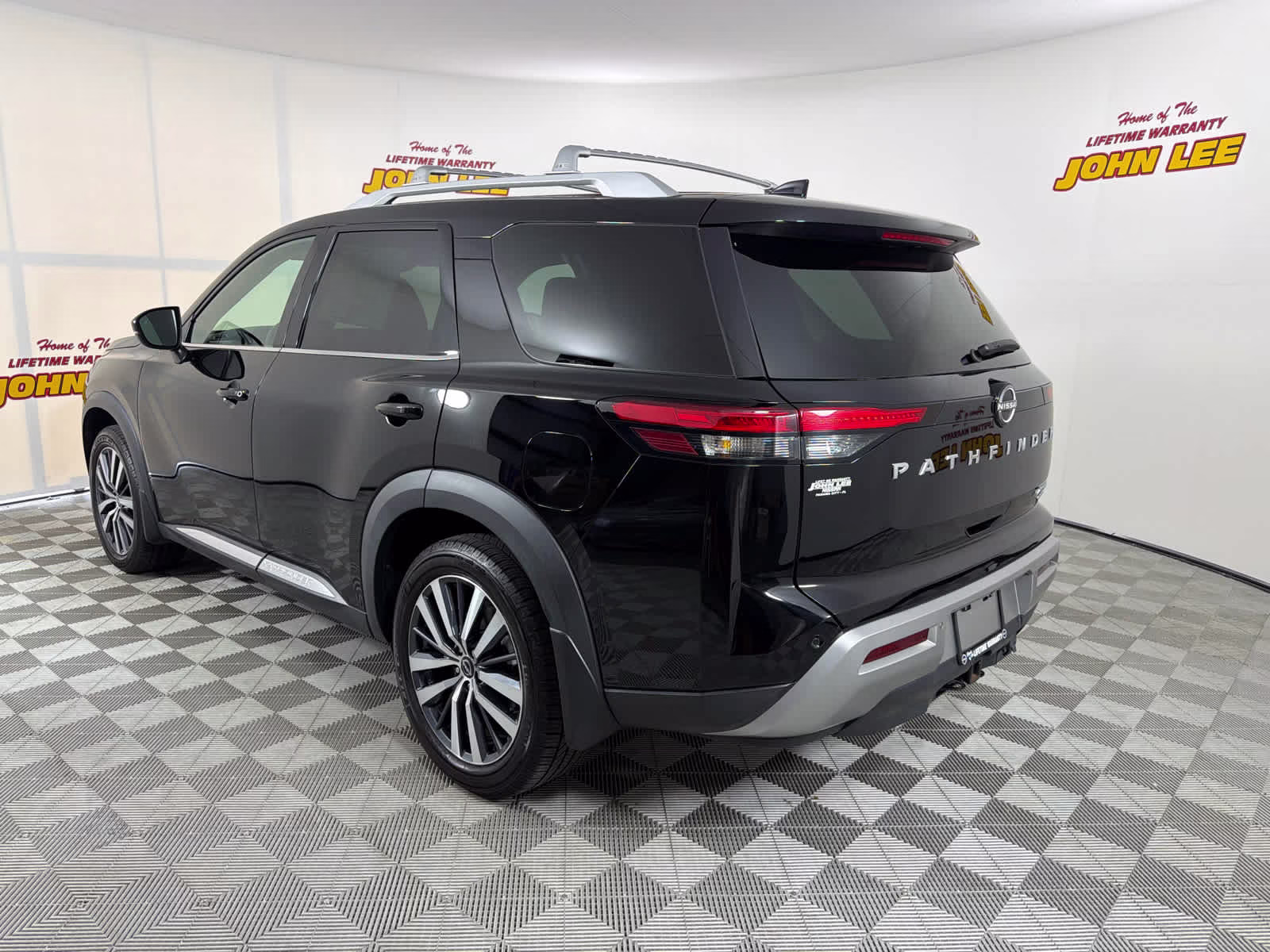 2022 Super Black Nissan Pathfinder Platinum 4X4 SUV
