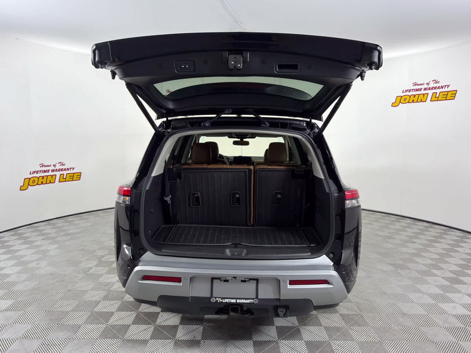 2022 Super Black Nissan Pathfinder Platinum 4X4 SUV