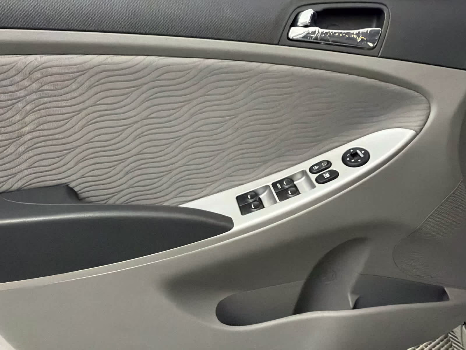 2014 Ironman Silver Metallic Hyundai Accent GLS FWD Sedan