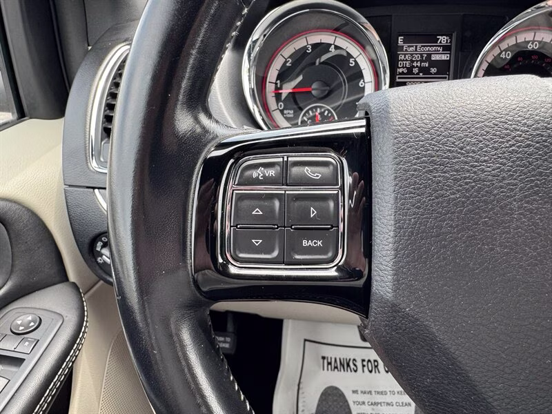 2019 White Knuckle Clear Coat Dodge Grand Caravan SXT FWD