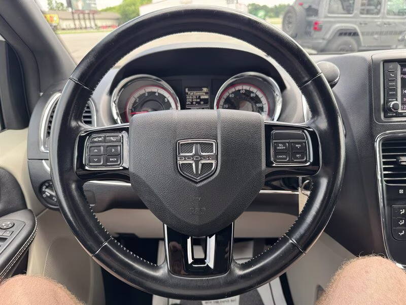 2019 White Knuckle Clear Coat Dodge Grand Caravan SXT FWD