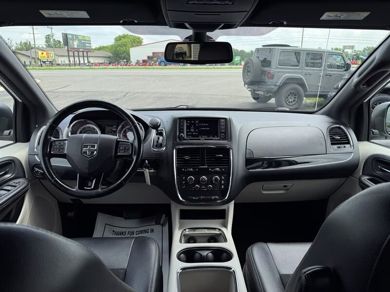 2019 White Knuckle Clear Coat Dodge Grand Caravan SXT FWD