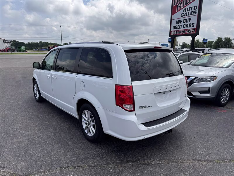 2019 White Knuckle Clear Coat Dodge Grand Caravan SXT FWD
