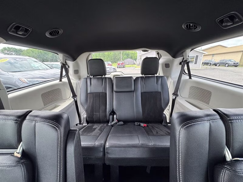 2019 White Knuckle Clear Coat Dodge Grand Caravan SXT FWD