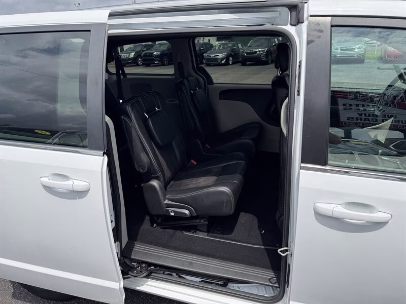 2019 White Knuckle Clear Coat Dodge Grand Caravan SXT FWD