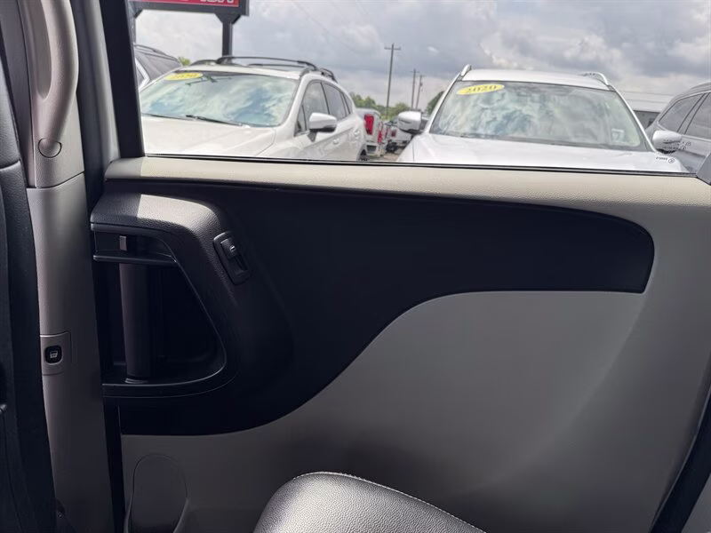 2019 White Knuckle Clear Coat Dodge Grand Caravan SXT FWD