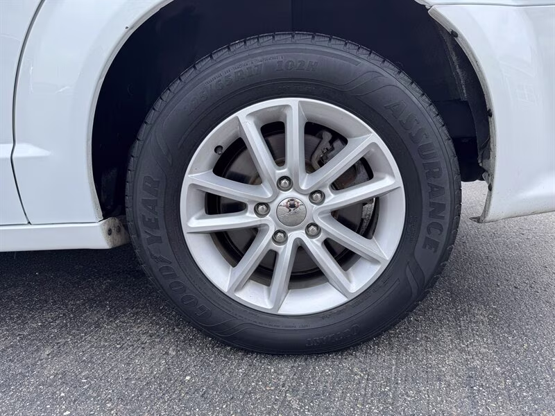 2019 White Knuckle Clear Coat Dodge Grand Caravan SXT FWD