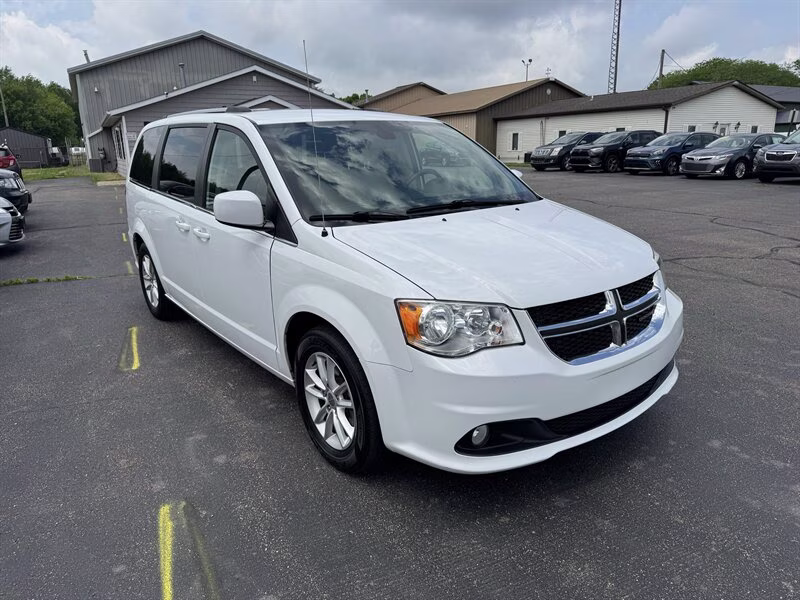 2019 White Knuckle Clear Coat Dodge Grand Caravan SXT FWD