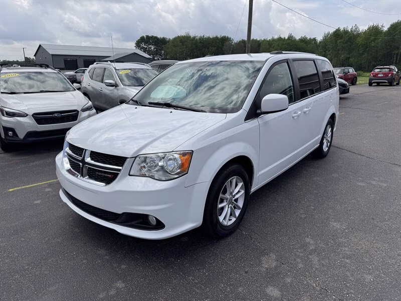 2019 White Knuckle Clear Coat Dodge Grand Caravan SXT FWD