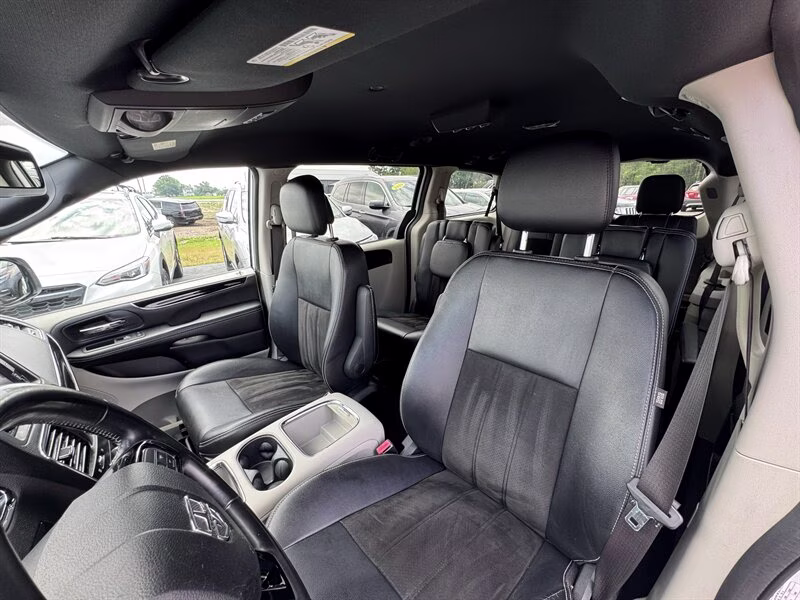 2019 White Knuckle Clear Coat Dodge Grand Caravan SXT FWD