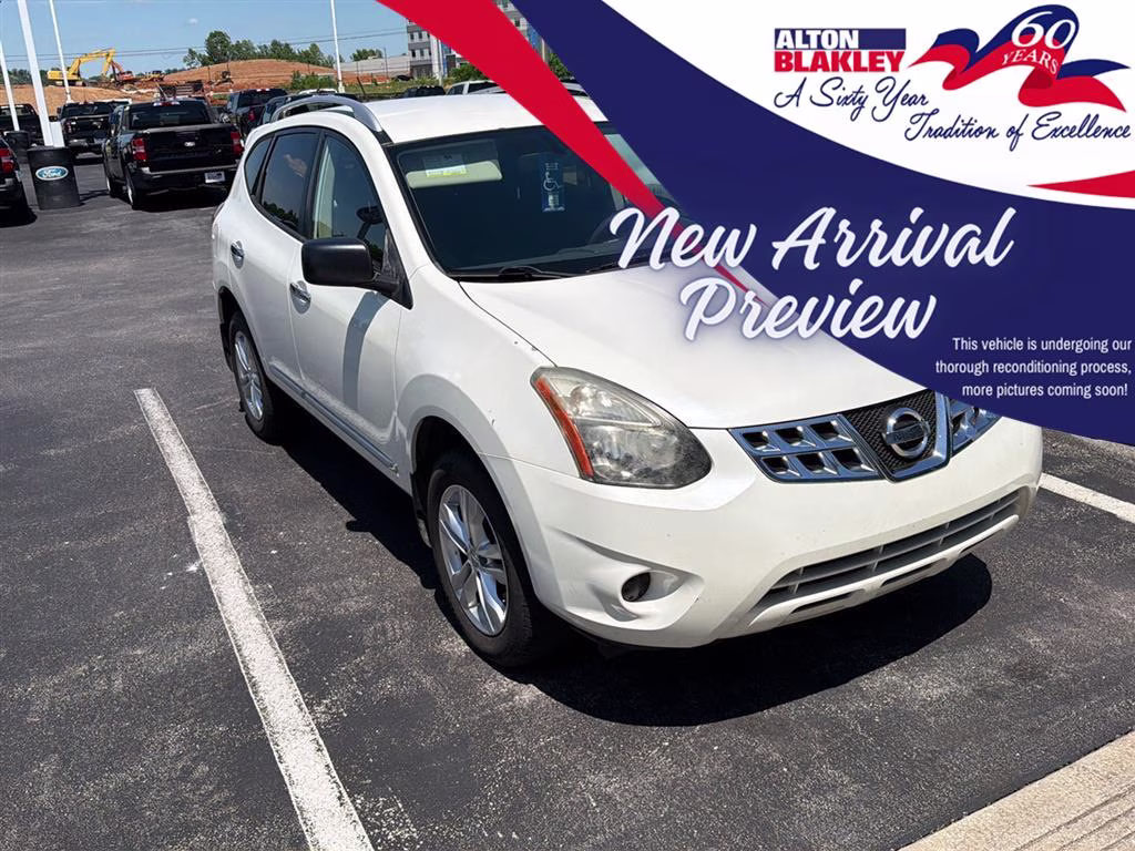2015 Pearl White Nissan Rogue Select S FWD SUV