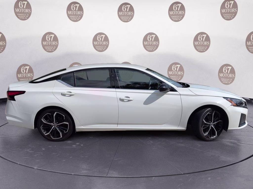 2024 Glacier White Nissan Altima 2.5 SR FWD Sedan
