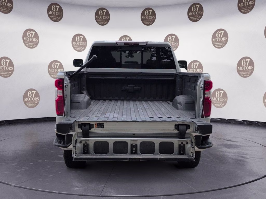 2022 Silver Ice Metallic Chevrolet Silverado 2500HD LTZ 4X4 Truck