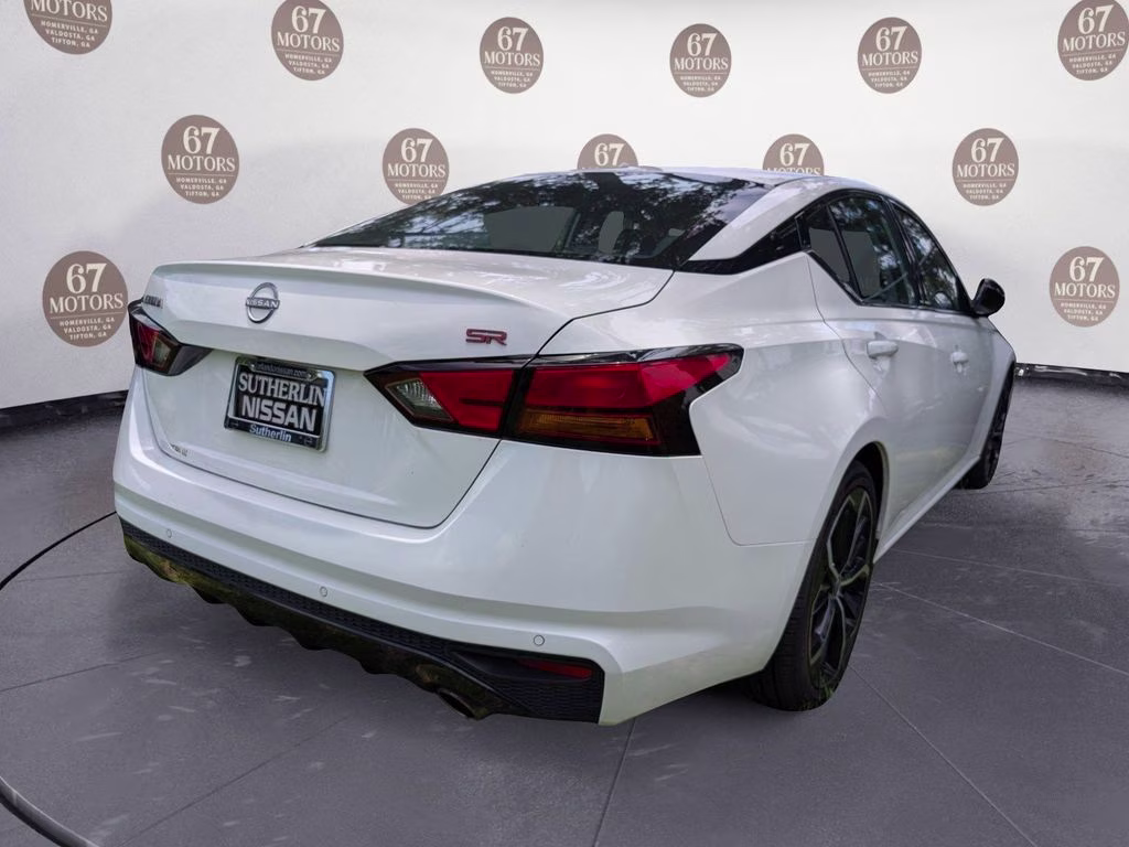 2024 Glacier White Nissan Altima 2.5 SR FWD Sedan