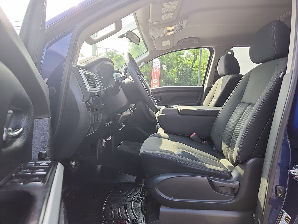 2017 Deep Blue Pearl Nissan Titan SV 4X4 Truck