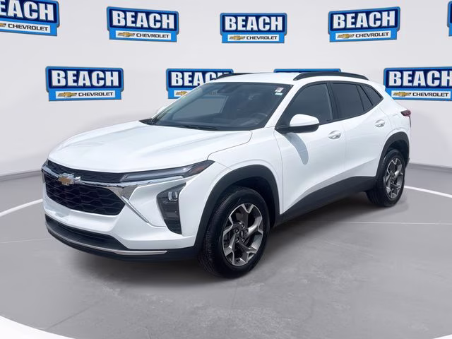 2025 Summit White Chevrolet Trax LT FWD SUV