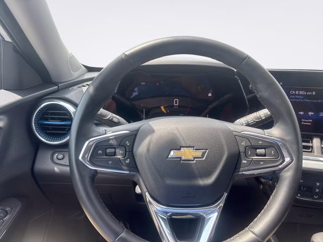 2025 Summit White Chevrolet Trax LT FWD SUV