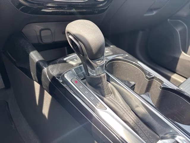 2025 Summit White Chevrolet Trax LT FWD SUV