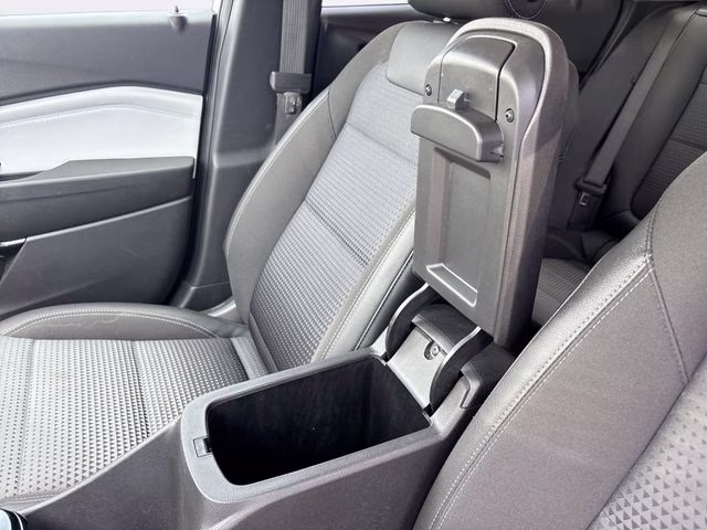 2025 Summit White Chevrolet Trax LT FWD SUV