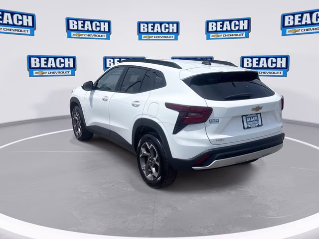 2025 Summit White Chevrolet Trax LT FWD SUV