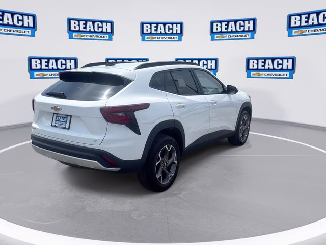 2025 Summit White Chevrolet Trax LT FWD SUV
