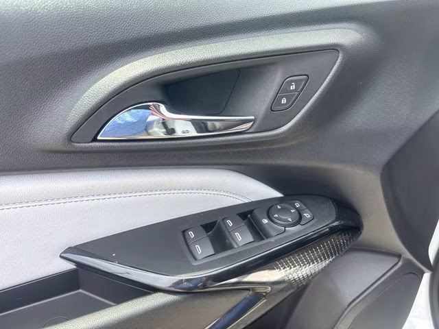 2025 Summit White Chevrolet Trax LT FWD SUV