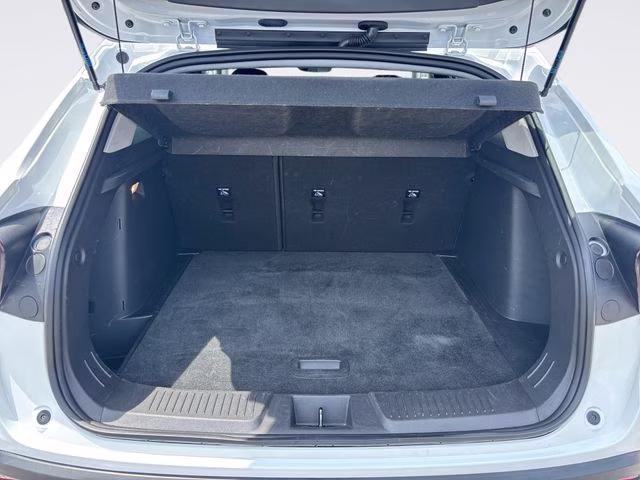2025 Summit White Chevrolet Trax LT FWD SUV