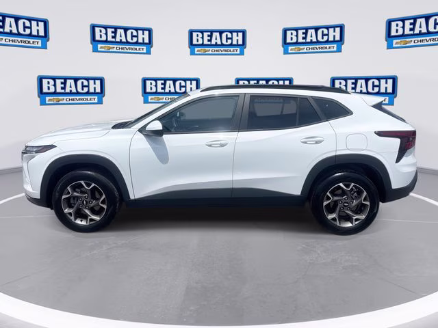 2025 Summit White Chevrolet Trax LT FWD SUV