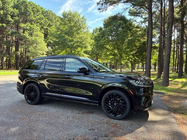 2025 Infinite Black Metallic Clearcoat Lincoln Aviator Reserve AWD SUV