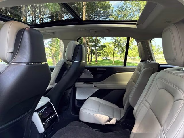 2025 Infinite Black Metallic Clearcoat Lincoln Aviator Reserve AWD SUV