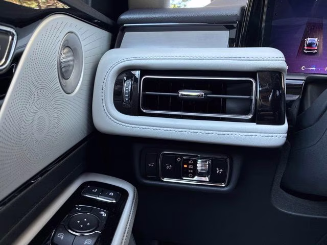 2025 Infinite Black Metallic Clearcoat Lincoln Aviator Reserve AWD SUV