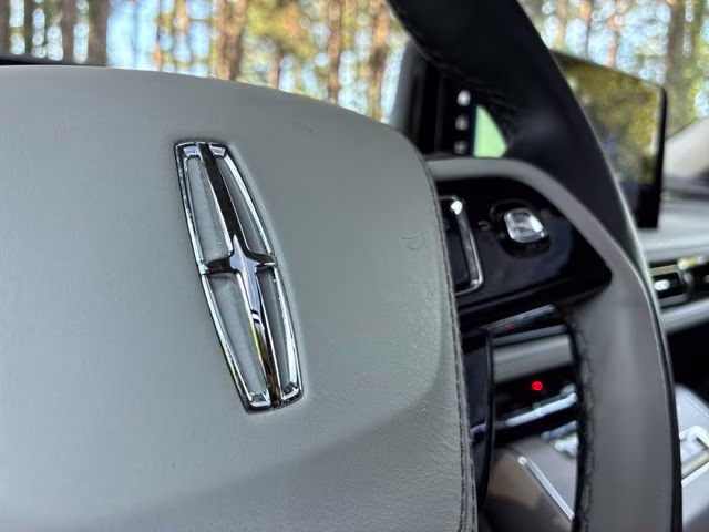 2025 Infinite Black Metallic Clearcoat Lincoln Aviator Reserve AWD SUV