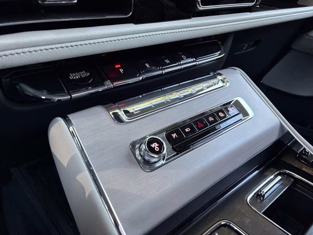 2025 Infinite Black Metallic Clearcoat Lincoln Aviator Reserve AWD SUV