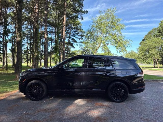 2025 Infinite Black Metallic Clearcoat Lincoln Aviator Reserve AWD SUV