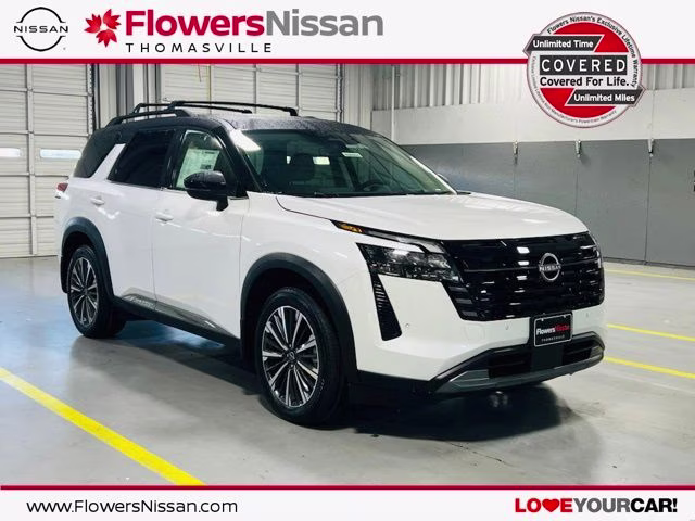 2026 Everest White Pearl/Black Nissan Pathfinder Platinum FWD SUV