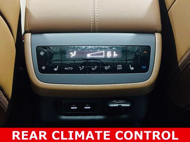 2026 Everest White Pearl/Black Nissan Pathfinder Platinum FWD SUV