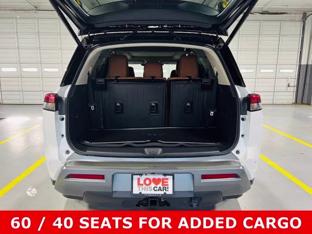 2026 Everest White Pearl/Black Nissan Pathfinder Platinum FWD SUV