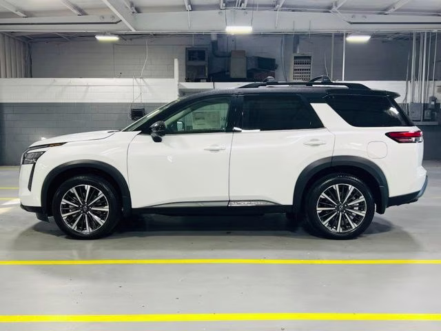 2026 Everest White Pearl/Black Nissan Pathfinder Platinum FWD SUV