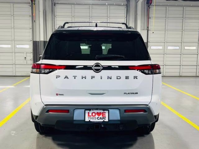 2026 Everest White Pearl/Black Nissan Pathfinder Platinum FWD SUV