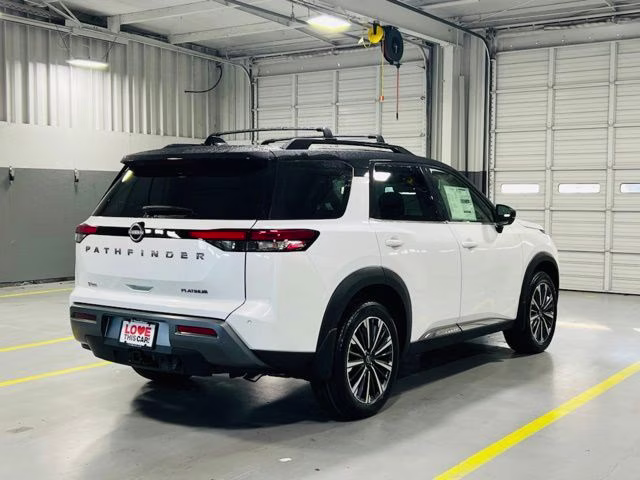 2026 Everest White Pearl/Black Nissan Pathfinder Platinum FWD SUV