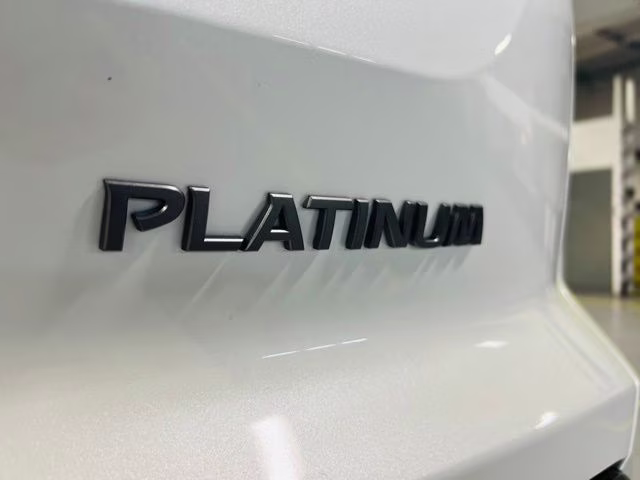 2026 Everest White Pearl/Black Nissan Pathfinder Platinum FWD SUV