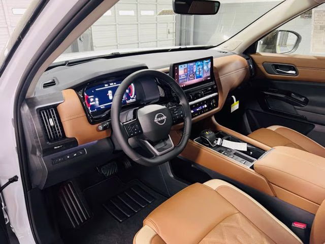 2026 Everest White Pearl/Black Nissan Pathfinder Platinum FWD SUV