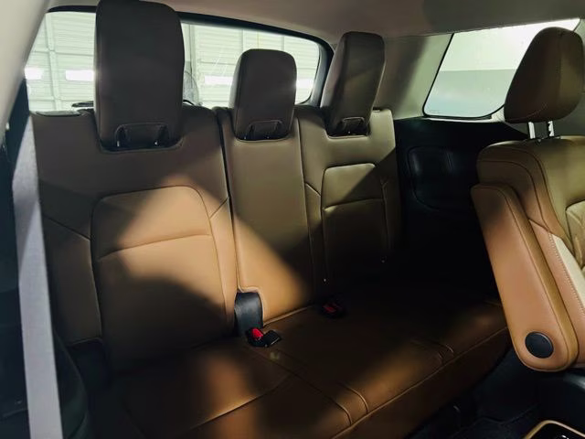 2026 Everest White Pearl/Black Nissan Pathfinder Platinum FWD SUV