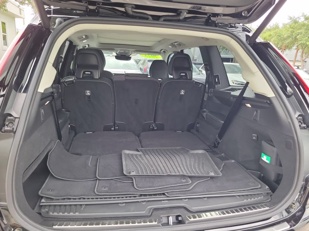 2025 Onyx Black Metallic Volvo XC90 Ultra AWD SUV