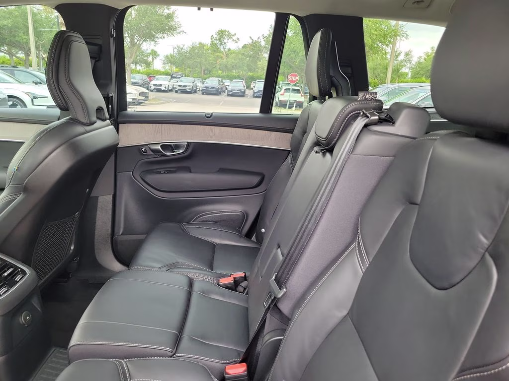 2025 Onyx Black Metallic Volvo XC90 Ultra AWD SUV