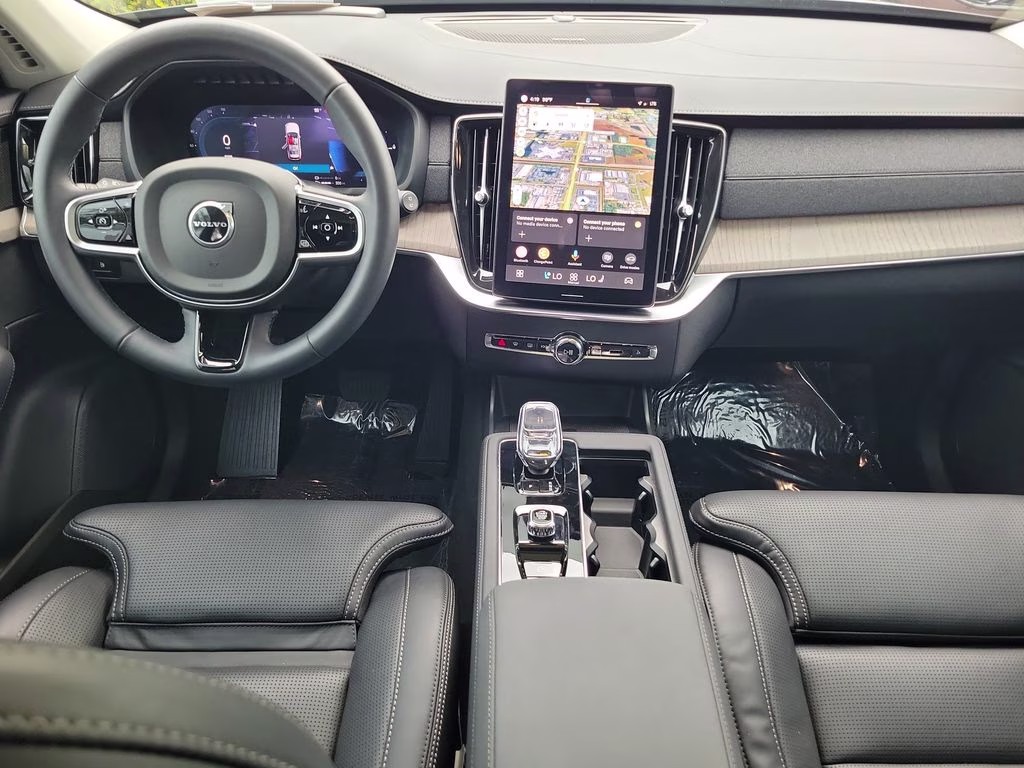 2025 Onyx Black Metallic Volvo XC90 Ultra AWD SUV