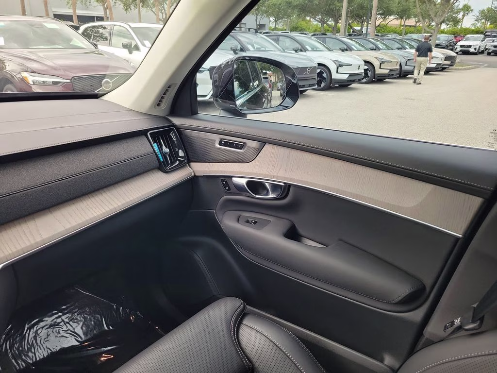 2025 Onyx Black Metallic Volvo XC90 Ultra AWD SUV