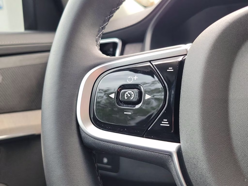 2025 Onyx Black Metallic Volvo XC90 Ultra AWD SUV