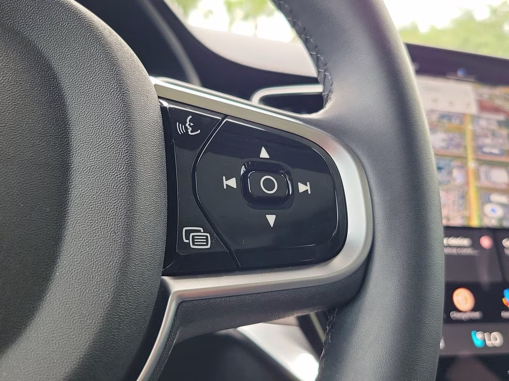 2025 Onyx Black Metallic Volvo XC90 Ultra AWD SUV