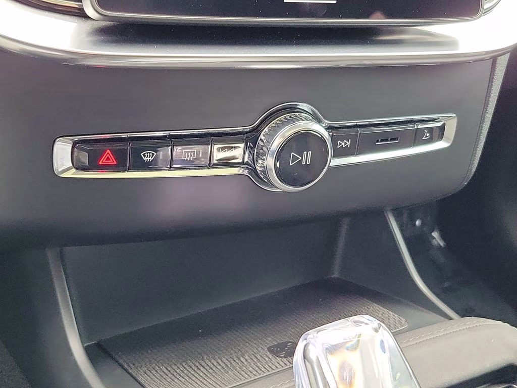 2025 Onyx Black Metallic Volvo XC90 Ultra AWD SUV